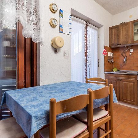 2 Bedroom Nice Apartment In Jablanac Esterno foto